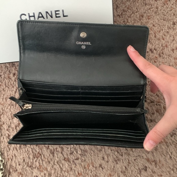 Authentic Chanel wallet on chain w/ D rings, box and bag. 7.75 X 4 X 1.5 inches - Picture 5 of 13